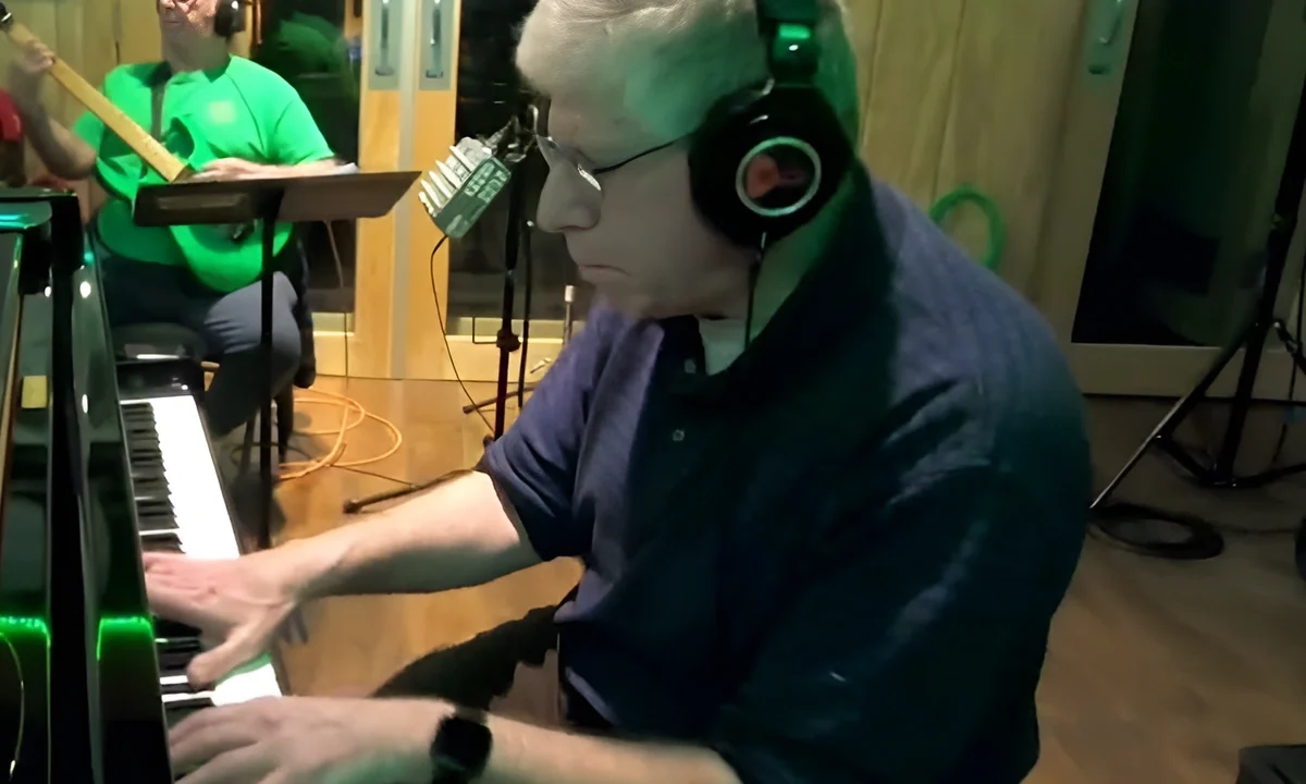 Phil Lentz Assembles Bebopping Along Around an Alto Saxophone Lead in Under Two and a Half Minutes