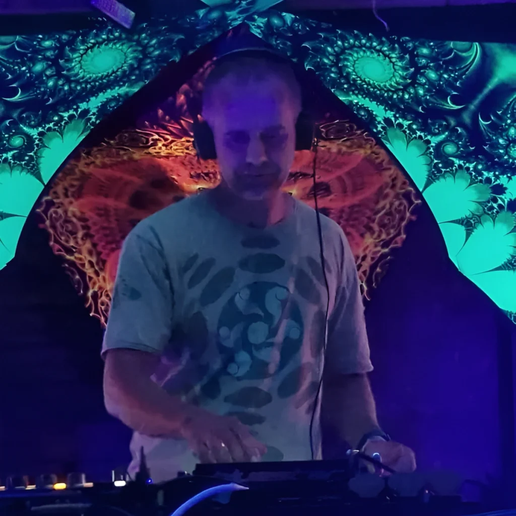 Sonic Arps' Above Clouds Climbs for Seven Minutes and Ended Octopus Trance Radio 157