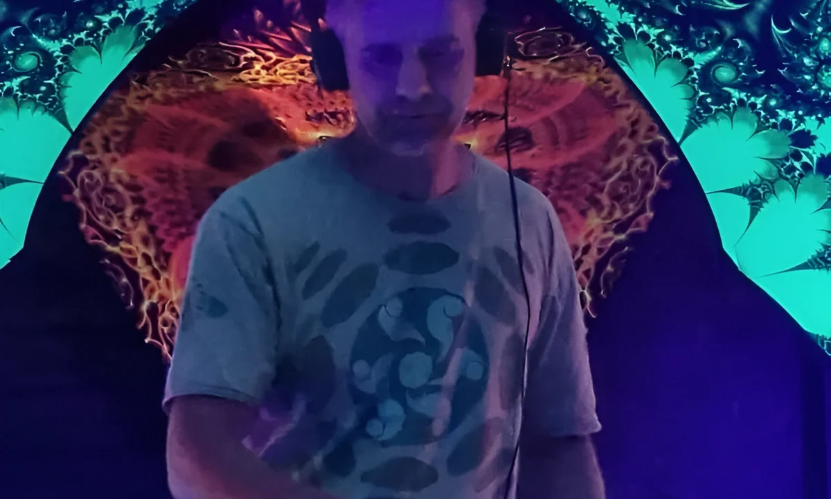 Sonic Arps' Above Clouds Climbs for Seven Minutes and Ended Octopus Trance Radio 157